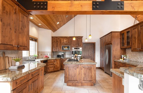 Truckee Cabin | Coyote Moon by AvantStay | Cabin W/Sauna | Mins from DT Truckee & NorthStar