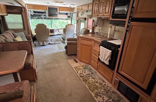 Petal RV Rental | Cozy 1-bedroom campground with AC and WiFi in charming Petal!