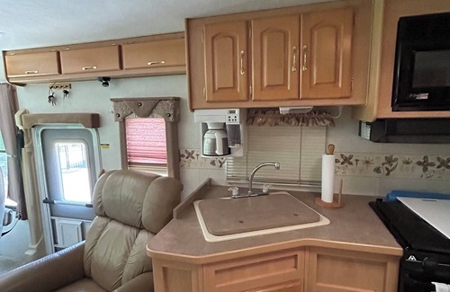 Petal RV Rental | Cozy 1-bedroom campground with AC and WiFi in charming Petal!