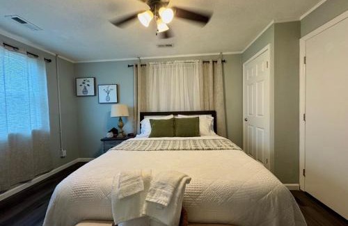 Knoxville Apartment | Cozy 1BR Apartment Wi-Fi Free Parking 10 min to UT Area