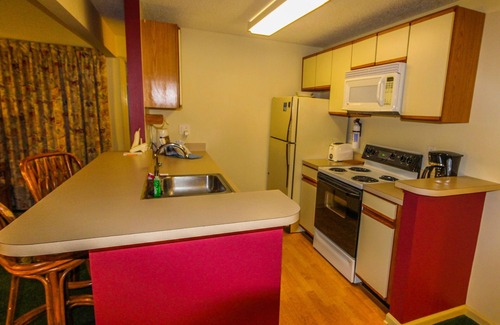 New Bern Apartment | Cozy 2BR on Neuse River w/Kitchen + Resort Perks