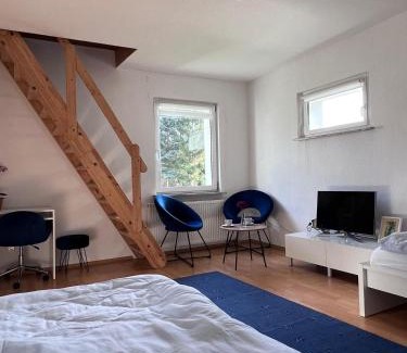 Gerresheim Apartment | Cozy Apartment with Excellent Transport Links to Old Town, Main Station and Trade Fair