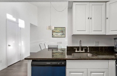 Ventura Apartment | Cozy Apt w/Pool, Hot Tub, Golf, Near Downtown!