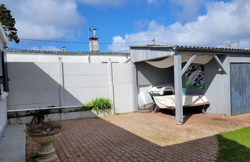Merlimont-Plage Villa | Cozy Beachside Home with Terrace, Garden & Bikes