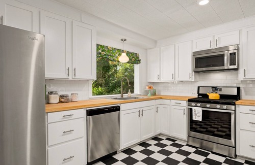 Laurel House | Cozy Bungalow less than 2 miles from downtown Laurel