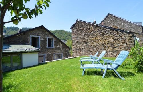 Alle House | Cozy Cottage Near River