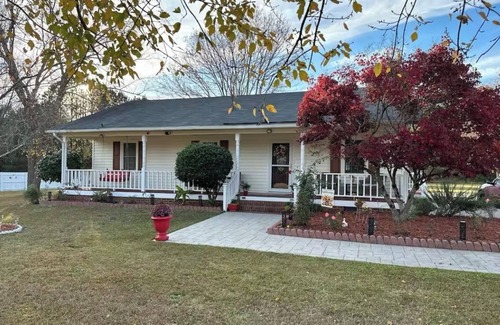 Sanford House | Cozy Country Retreat Ranch Style Home, private hot tub, pet friendly