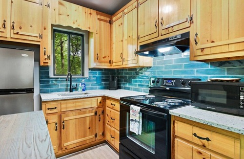 Sautee Nacoochee Cabin | Cozy Cub Cabin~Hot Tub~Fire Pit