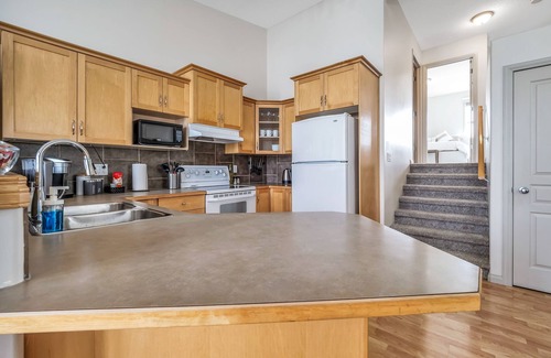 Lethbridge House | Cozy family friendly home in west Lethbridge