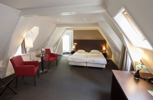 Deventer Hotel | Cozy Family Rooms in Deventer with Breakfast, Garden & Bar Access
