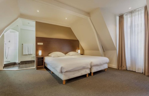 Deventer Hotel | Cozy Family Rooms in Deventer with Breakfast, Garden & Bar Access