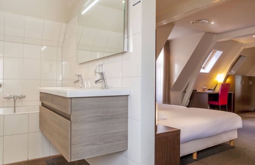 Deventer Hotel | Cozy Family Rooms in Deventer with Breakfast, Garden & Bar Access