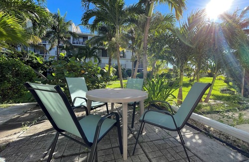 Williams Town Condo | Cozy Ground Floor Apartment in Coral Beach Condominium