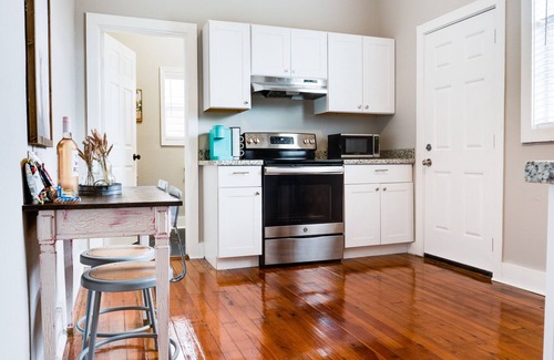 Arabi House | Cozy Historic NOLA Duplex! 12min to French Quarter