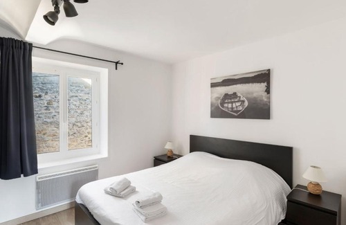 Port-en-Bessin-Huppain House | Cozy Holiday Home in Port en Bessin Huppain with Heating Facility