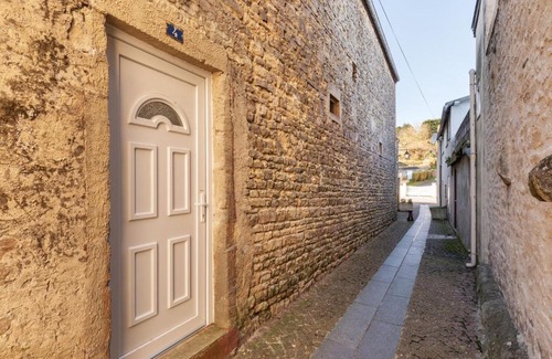 Port-en-Bessin-Huppain House | Cozy Holiday Home in Port en Bessin Huppain with Heating Facility