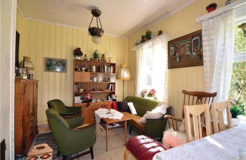 Arjang House | Cozy Home In Årjäng With Kitchen