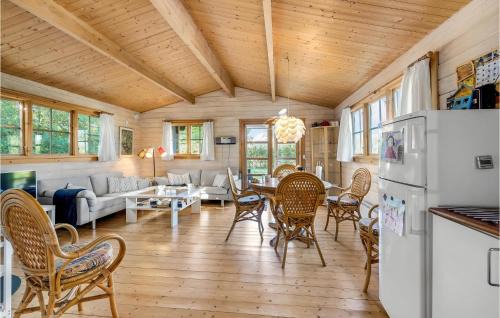 Bog By House | Cozy Home In Bogø By With Wifi