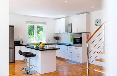 Civljane House | Cozy home in Cetina with private swimming pool, can be inside or outside