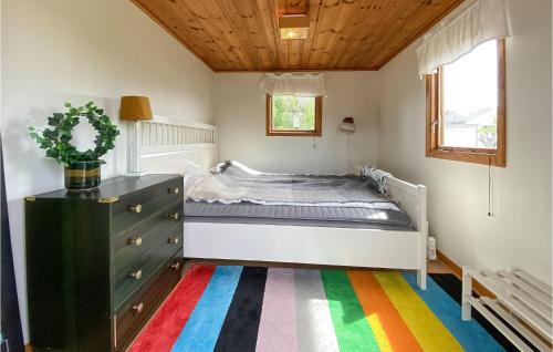 Tvaaker House | Cozy Home In Tvååker With Kitchen