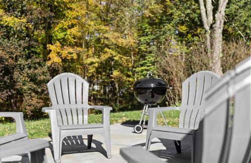New Paltz House | Cozy Home with Game Room and Fire Pit
