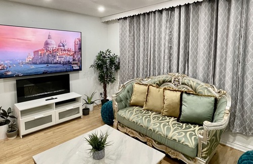Saint-Leonard House | Cozy House in Heart of Montreal