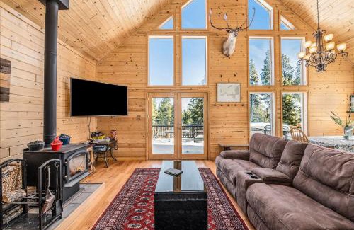 Valley of the Sun House | Cozy Log Cabin W Views & Bbq Deck