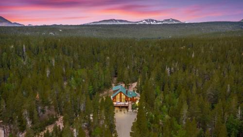Valley of the Sun House | Cozy Log Cabin W Views & Bbq Deck