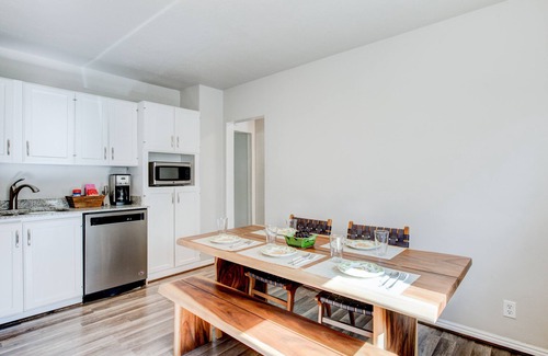 Heber House | Cozy Mountain Bungalow - walking distance to downtown! with AC!
