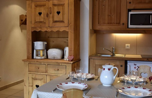 Meribel Centre Apartment | Cozy Mountain Studio, Sleeps 4, Near Méribel Center, Balcony, and Ski Access