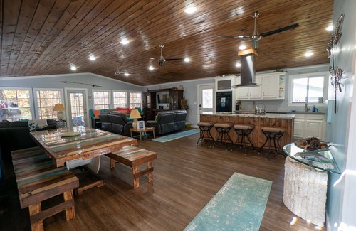 Townville Cottage | Cozy Nautical Retreat on Lake Hartwell