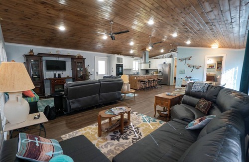 Townville Cottage | Cozy Nautical Retreat on Lake Hartwell