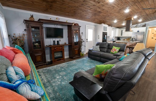 Townville Cottage | Cozy Nautical Retreat on Lake Hartwell