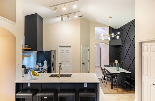 Sunrise Lakes Apartment | Cozy Queen BR + Pool Access Near Disney