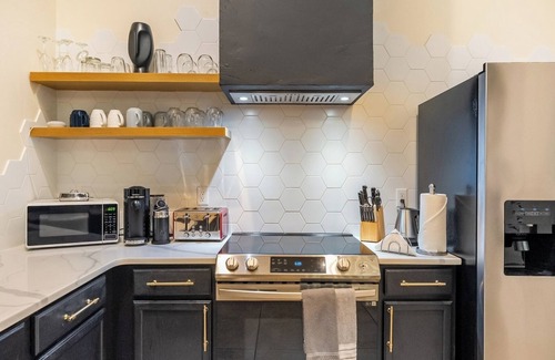 Sunrise Lakes Apartment | Cozy Queen BR + Pool Access Near Disney