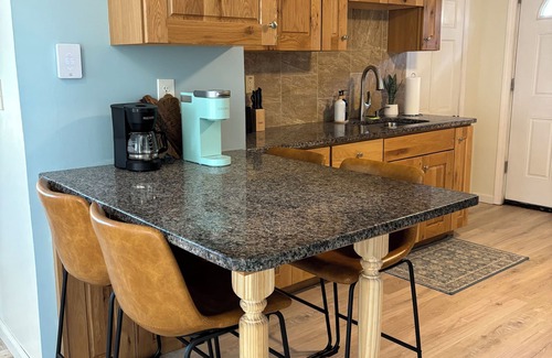 Waterford Cottage | Cozy Renovated Cottage with Game Room, WiFi, AC - Mins to Beach & Boardwalk