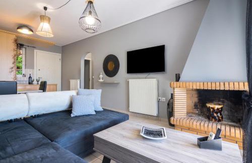 Anavyssos Apartment | Cozy Retreat in Anavyssos for 4