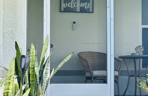 Diplomat House | Cozy retreat, NE cape coral oasis 5 mins to restaurants and shopping plaza.