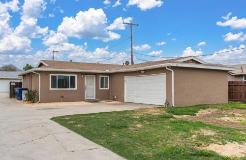 Downtown Riverside House | Cozy Riverside Getaway!