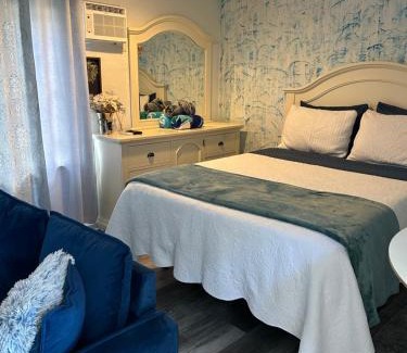 Gulf Gate Estates Apartment | Cozy Studio only 10 minutes by car of Siesta Key