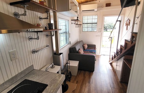 Cleveland House | Cozy Tiny Home in Splendora with AC and WiFi - Perfect Getaway