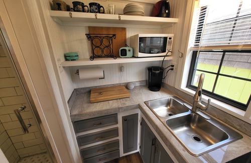 Cleveland House | Cozy Tiny Home in Splendora with AC and WiFi - Perfect Getaway