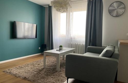 Panevezys Apartment | Cozy Urban Retreat with Self check-in and Netflix