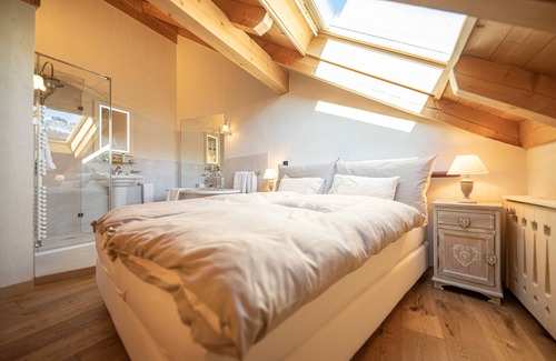 Schoenried Apartment | Cozy vacation apartment with 1 bedroom in the Hotel Alpenrose