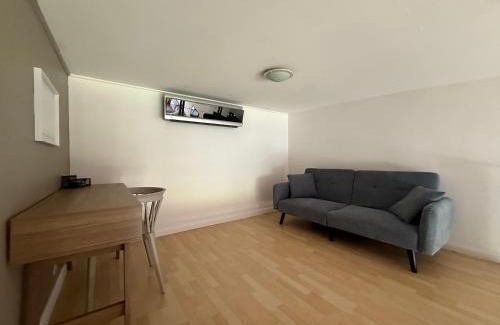 Santa Ana Apartment | CR MARIPOSA RENTALS Brand New lake view Penthouse with office space
