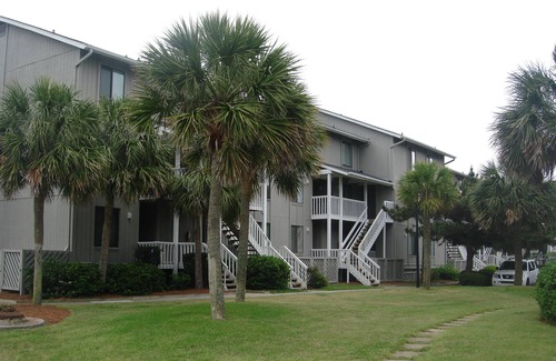 Saint Helena Island Condo | Cute Ocean Front Condo. Brand new deck to enjoy the ocean view.