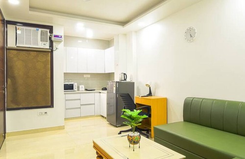 Gurugram Apartment | Cyber Hub Retreat Near Global Foyer