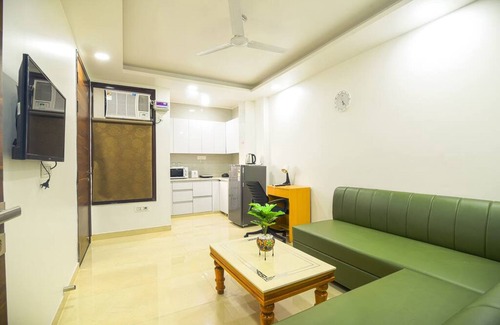 Gurugram Apartment | Cyber Hub Retreat Near Global Foyer