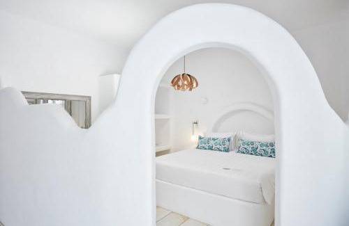 Santa Maria Bed & Breakfast | CYCLADES - Semi Based Apartment with Indoor Garden - Part Of White Dunes Luxury Boutique Hotel