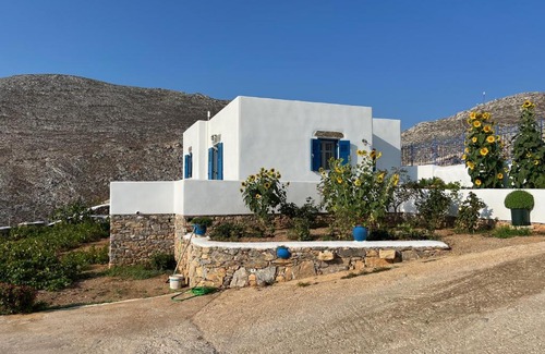 Tholaria House | Cycladic houses in rural surrounding